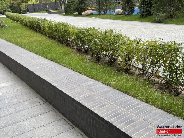 Ригельная брусчатка PK815 Schwarz-bunt Edelglanz 240x55x52 Westerwalder Klinker