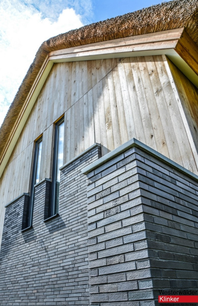 Фасадная клинкерная плитка WK815 Schwarz-bunt Edelglanz 240x71x15 Westerwalder Klinker