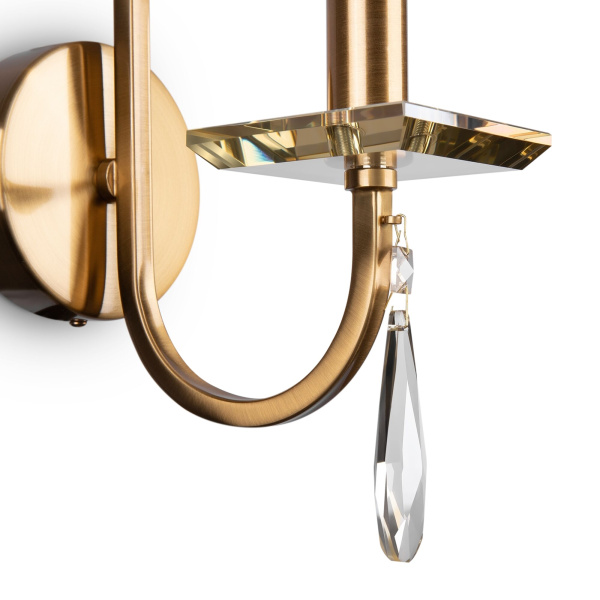 Бра в виде подсвечника Freya Forte FR1006WL-01G