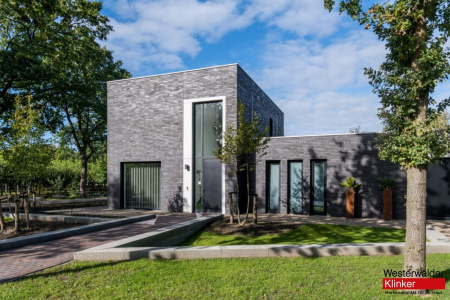 Клинкерный кирпич WK85KS Eisenschmelz Schwarzbraun Kohle Spezial 240/55/71 Westerwalder Klinker