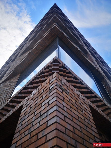 Фасадная клинкерная плитка WK84KS Rotbraun-bunt Kohle Spezial 240x71x15 Westerwalder Klinker